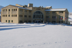 دانشگاه در روز برفی